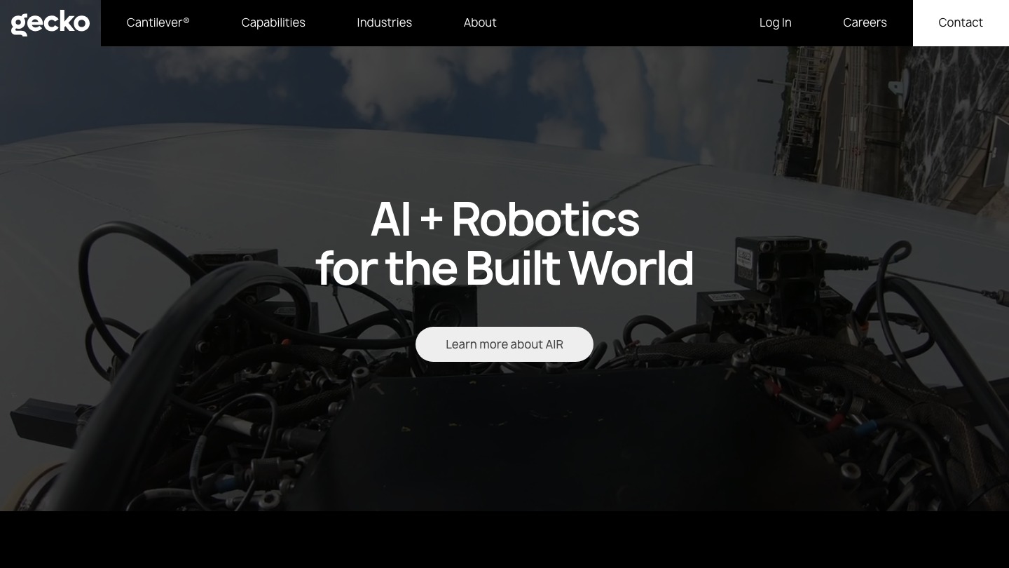 産業設備の点検を示すGecko Roboticsのウェブサイト