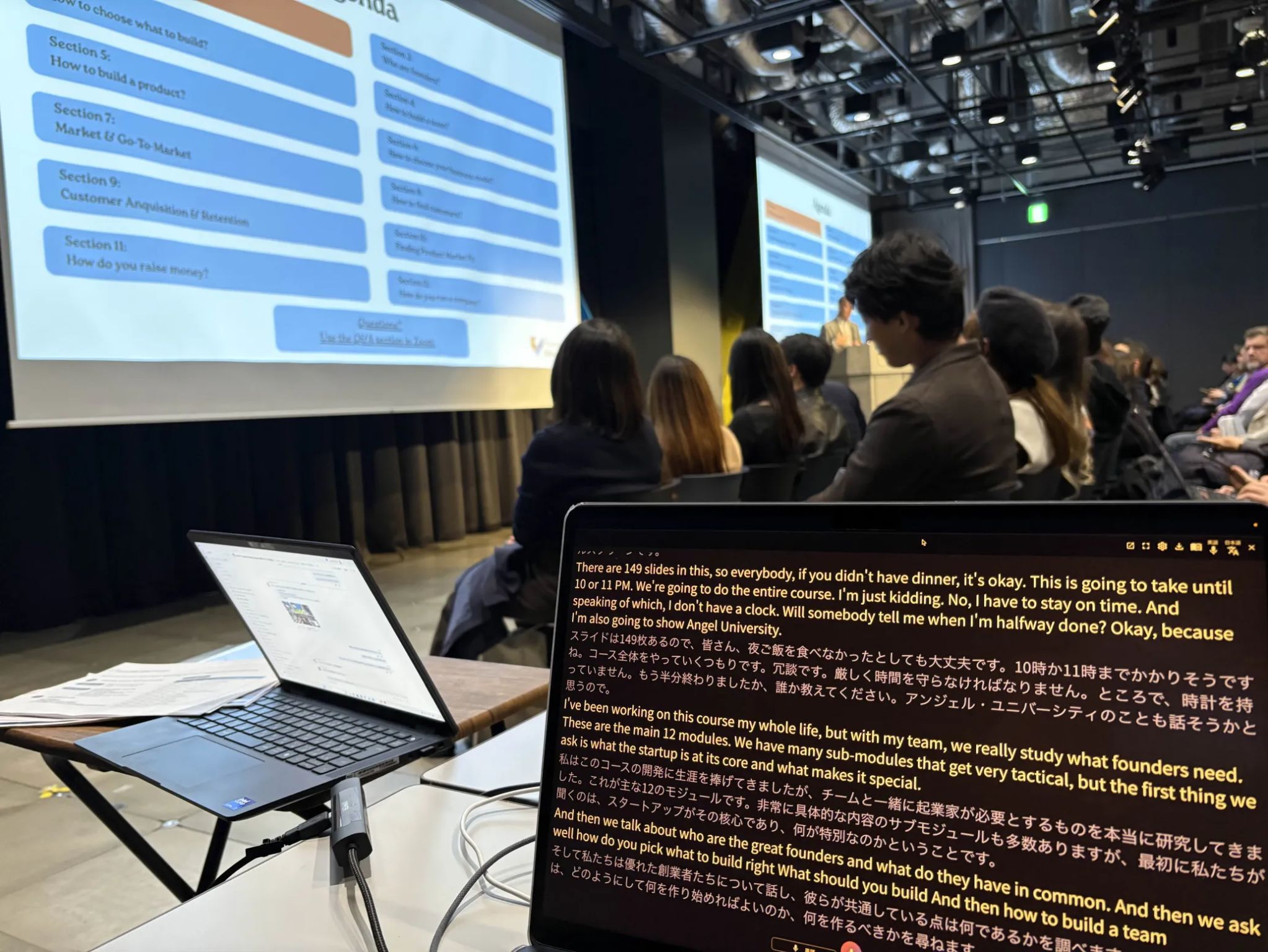 VoicePingのリアルタイム翻訳画面。英語の講演が日本語字幕としてリアルタイム表示されている。